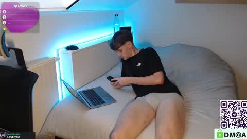 Snapshot of hel0n chatting on January 14, 3:50 pm Check link in my bio online show from January 14, 3:50 pm