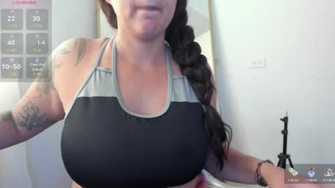 Snapshot of hela_wet chatting on April 13, 6:46 pm Hela Independent model online show from April 13, 6:46 pm