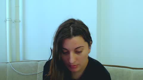 helen_adams_ online show from February 17, 9:35 am