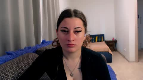 helen_adams_ online show from May 23, 7:35 am