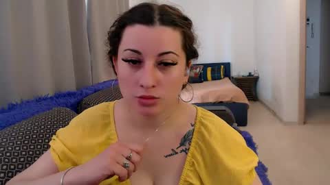 helen_adams_ online show from May 27, 6:32 am
