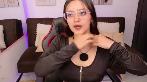 helen online show from April 19, 4:23 am