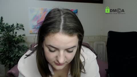 Snapshot of helen_elliot chatting on December 5, 9:50 am Helen Elliot online show from December 5, 9:50 am