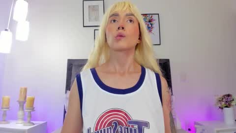 Snapshot of helen_mooree chatting on January 17, 1:05 pm Helen online show from January 17, 1:05 pm