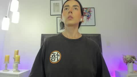 Snapshot of helen_mooree chatting on February 23, 12:35 pm Helen online show from February 23, 12:35 pm