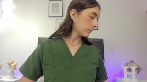 Snapshot of helen_mooree chatting on June 22, 12:57 pm Helen online show from June 22, 12:57 pm