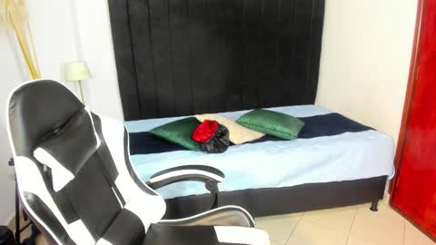 HELENA COPPER online show from December 4, 7:33 pm