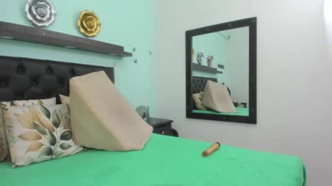 helena_hillss online show from May 14, 1:07 pm