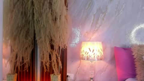 Helena Santos  online show from March 24, 11:15 am