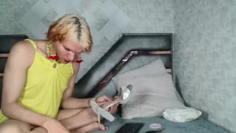 Snapshot of helenashinegoldx chatting on June 7, 4:16 am HelenaShineGold online show from June 7, 4:16 am