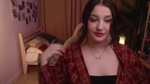 Snapshot of helenn_hunt chatting on March 20, 2:33 pm helenn_hunt online show from March 20, 2:33 pm