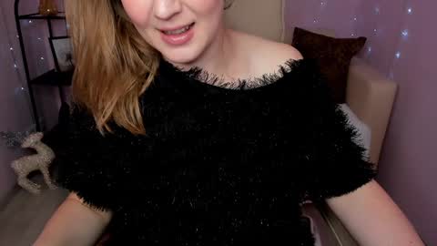 Snapshot of helens_lov chatting on December 8, 1:56 am Helen online show from December 8, 1:56 am