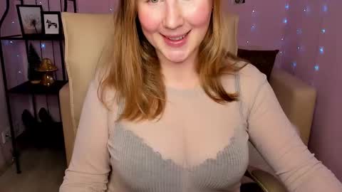 Snapshot of helens_lov chatting on February 11, 7:54 am Helen online show from February 11, 7:54 am
