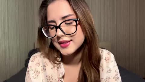 Snapshot of helgadaoud chatting on May 29, 1:20 pm Ada online show from May 29, 1:20 pm