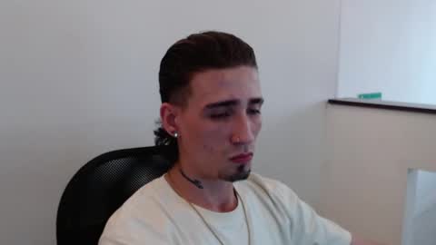 Snapshot of hell_boy66 chatting on March 5, 10:39 pm Eros online show from March 5, 10:39 pm