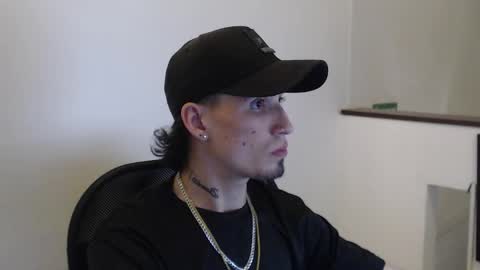 Snapshot of hell_boy66 chatting on March 12, 1:23 am Eros online show from March 12, 1:23 am