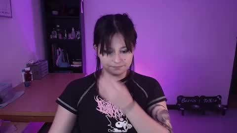 Snapshot of hell_dancer_ chatting on March 27, 8:26 am Lexa online show from March 27, 8:26 am