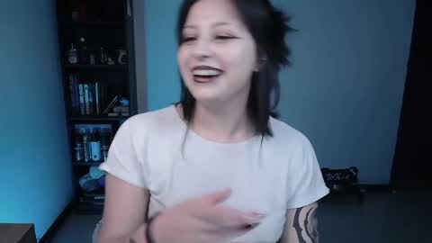 Snapshot of hell_dancer_ chatting on May 23, 1:33 am Lexa online show from May 23, 1:33 am