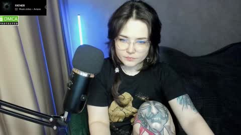 Red online show from December 20, 6:59 pm