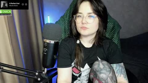 Snapshot of hell_hotline chatting on January 31, 8:51 pm Red online show from January 31, 8:51 pm