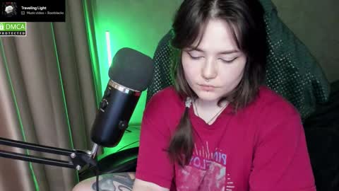 Snapshot of hell_hotline chatting on February 12, 8:15 pm Red online show from February 12, 8:15 pm