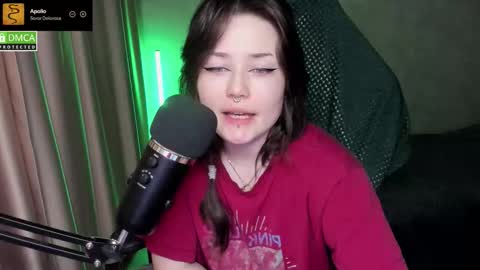 Snapshot of hell_hotline chatting on February 13, 8:05 pm Red online show from February 13, 8:05 pm