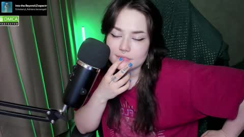 Snapshot of hell_hotline chatting on February 20, 8:09 pm Red online show from February 20, 8:09 pm