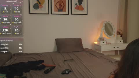 Snapshot of hell_lo chatting on February 22, 8:53 pm Lorette Lory online show from February 22, 8:53 pm