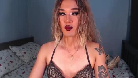 Snapshot of hellatarahathor chatting on January 12, 10:37 pm hellatarahathor online show from January 12, 10:37 pm