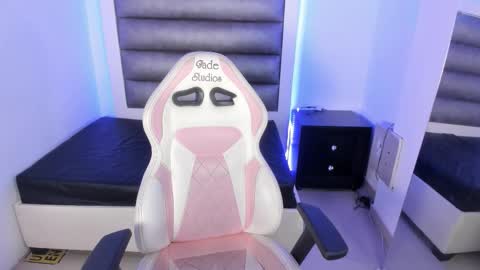 Snapshot of hellen__smith_ chatting on February 25, 5:00 pm hellen__smith_ online show from February 25, 5:00 pm