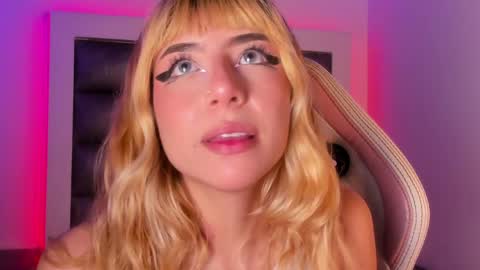 hellen__smith_ online show from March 30, 8:43 pm