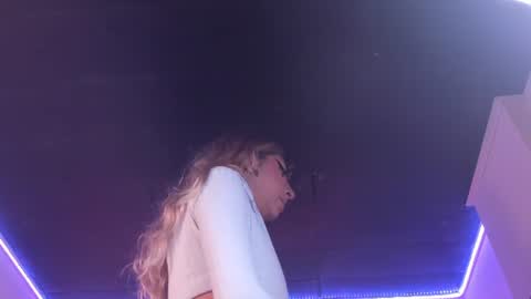 hellen__smith_ online show from June 26, 7:40 pm