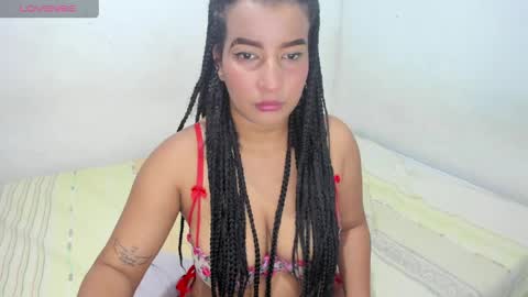 Snapshot of hellen_scot_ chatting on May 10, 1:22 am hellen_scot_ online show from May 10, 1:22 am