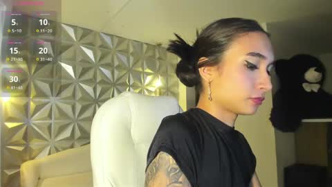 Snapshot of hellen_tease chatting on April 30, 9:52 pm Hellen online show from April 30, 9:52 pm
