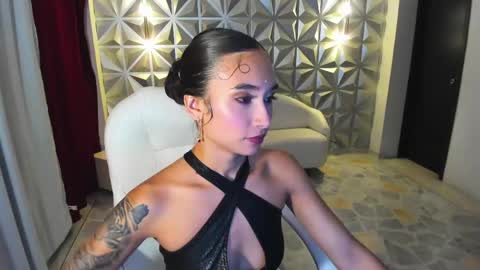 Snapshot of hellen_tease chatting on June 3, 1:14 pm Hellen online show from June 3, 1:14 pm