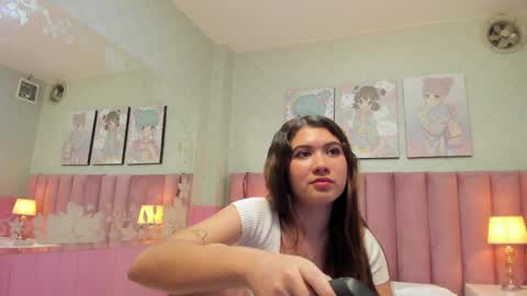 Snapshot of hellencute18_ chatting on April 11, 11:31 pm online show from April 11, 11:31 pm