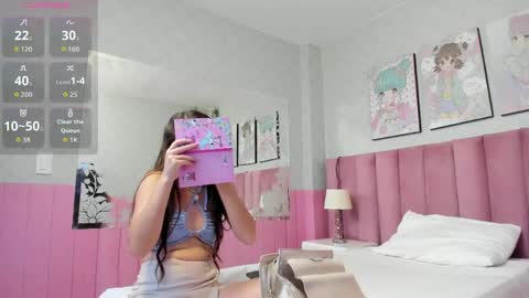 Snapshot of hellencute18_ chatting on April 22, 11:12 am online show from April 22, 11:12 am