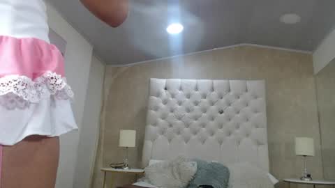 Snapshot of hellenmoore_x chatting on June 22, 8:39 pm Hellen online show from June 22, 8:39 pm