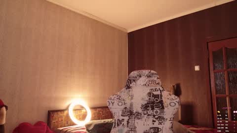 Alisia  Monday to Friday from 10 am to 4 pm GMT 2 online show from March 6, 8:33 am