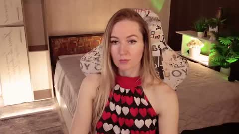 Snapshot of hello_lisha chatting on July 1, 8:16 am Alisia Monday to Friday from 10 am to 4 pm GMT 2 online show from July 1, 8:16 am