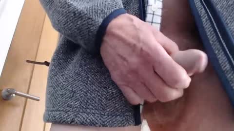 Snapshot of helpmegetitup70 chatting on February 19, 10:56 am older cock online show from February 19, 10:56 am