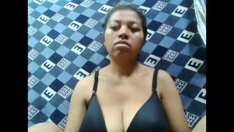 Snapshot of henitsaldy chatting on September 18, 4:47 am henitsaldy online show from September 18, 4:47 am