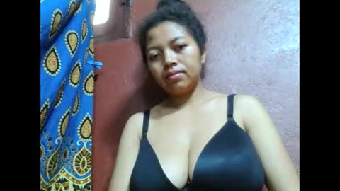 Snapshot of henitsaldy chatting on October 3, 2:52 am henitsaldy online show from October 3, 2:52 am