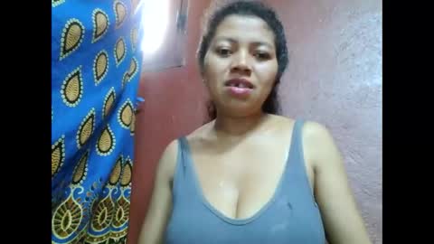 Snapshot of henitsaldy chatting on October 5, 5:50 am henitsaldy online show from October 5, 5:50 am