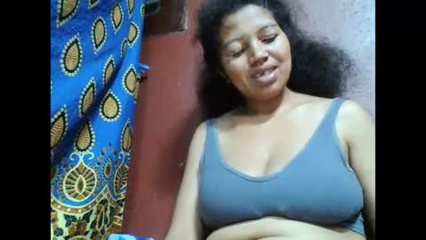 Snapshot of henitsaldy chatting on October 5, 5:55 pm henitsaldy online show from October 5, 5:55 pm