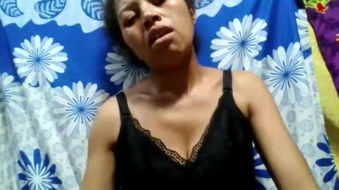 Snapshot of henitsaldy chatting on February 7, 5:49 pm henitsaldy online show from February 7, 5:49 pm