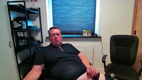 Snapshot of henrikrp1971 chatting on June 1, 2:19 pm henrikrp1971 online show from June 1, 2:19 pm