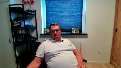Snapshot of henrikrp1971 chatting on June 8, 12:49 pm henrikrp1971 online show from June 8, 12:49 pm
