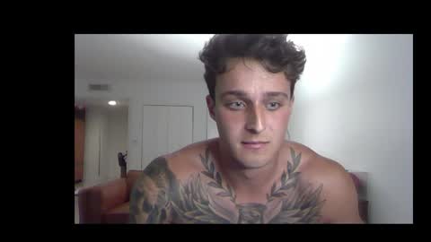 Snapshot of henrydesanti chatting on April 13, 4:40 am henrydesanti online show from April 13, 4:40 am