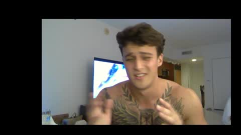 Snapshot of henrydesanti chatting on May 31, 3:15 am henrydesanti online show from May 31, 3:15 am